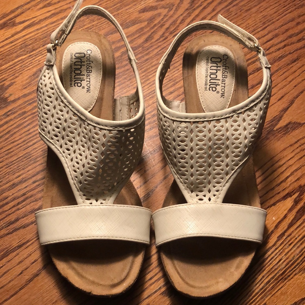 Women’s Croft and Barroe Ortholite wedge sandals 8.5